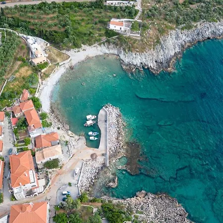 아파트 σελήνη